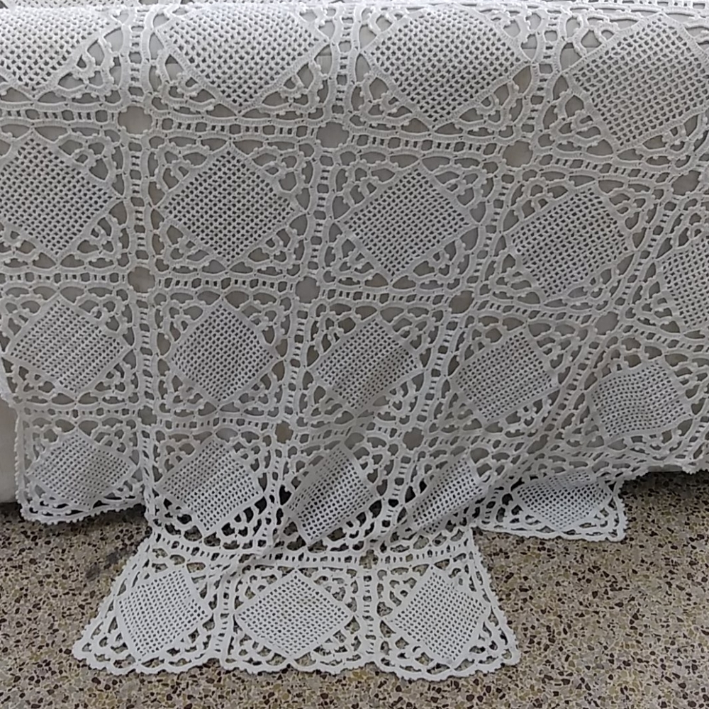 CROCHET OCTAGON TABLE CLOTH/ BED COVER